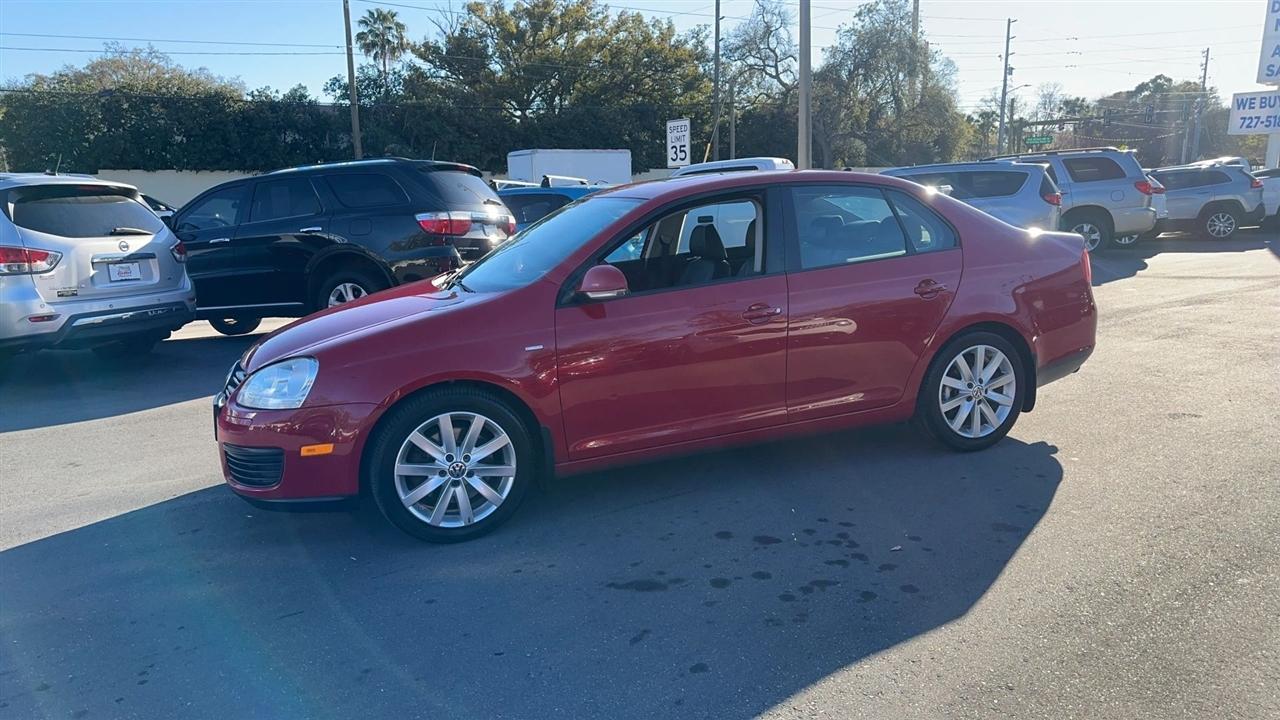 Volkswagen Jetta Sedan 4dr DSG Wolfsburg PZEV 2010