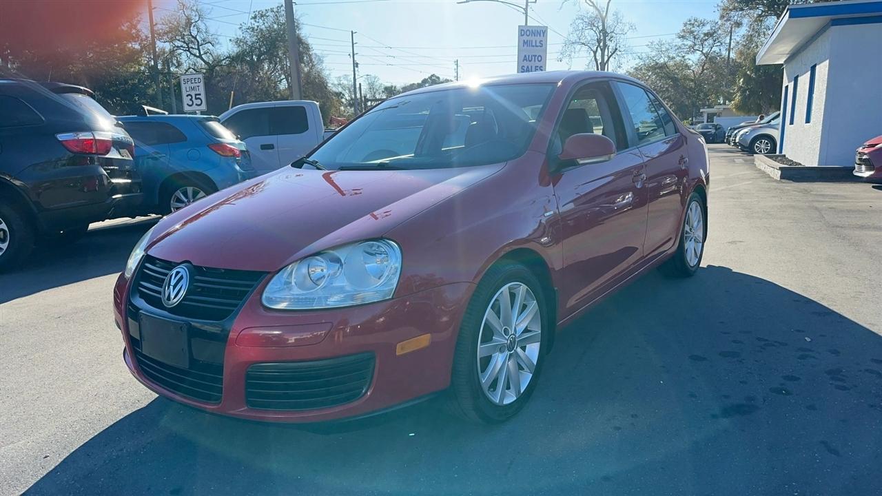 Volkswagen Jetta Sedan 4dr DSG Wolfsburg PZEV 2010