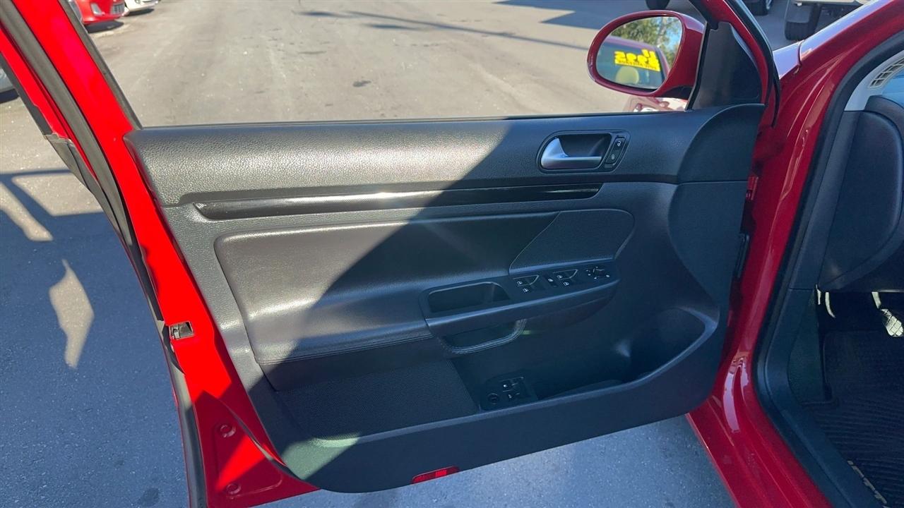 Volkswagen Jetta Sedan 4dr DSG Wolfsburg PZEV 2010