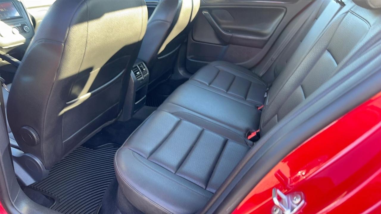 Volkswagen Jetta Sedan 4dr DSG Wolfsburg PZEV 2010