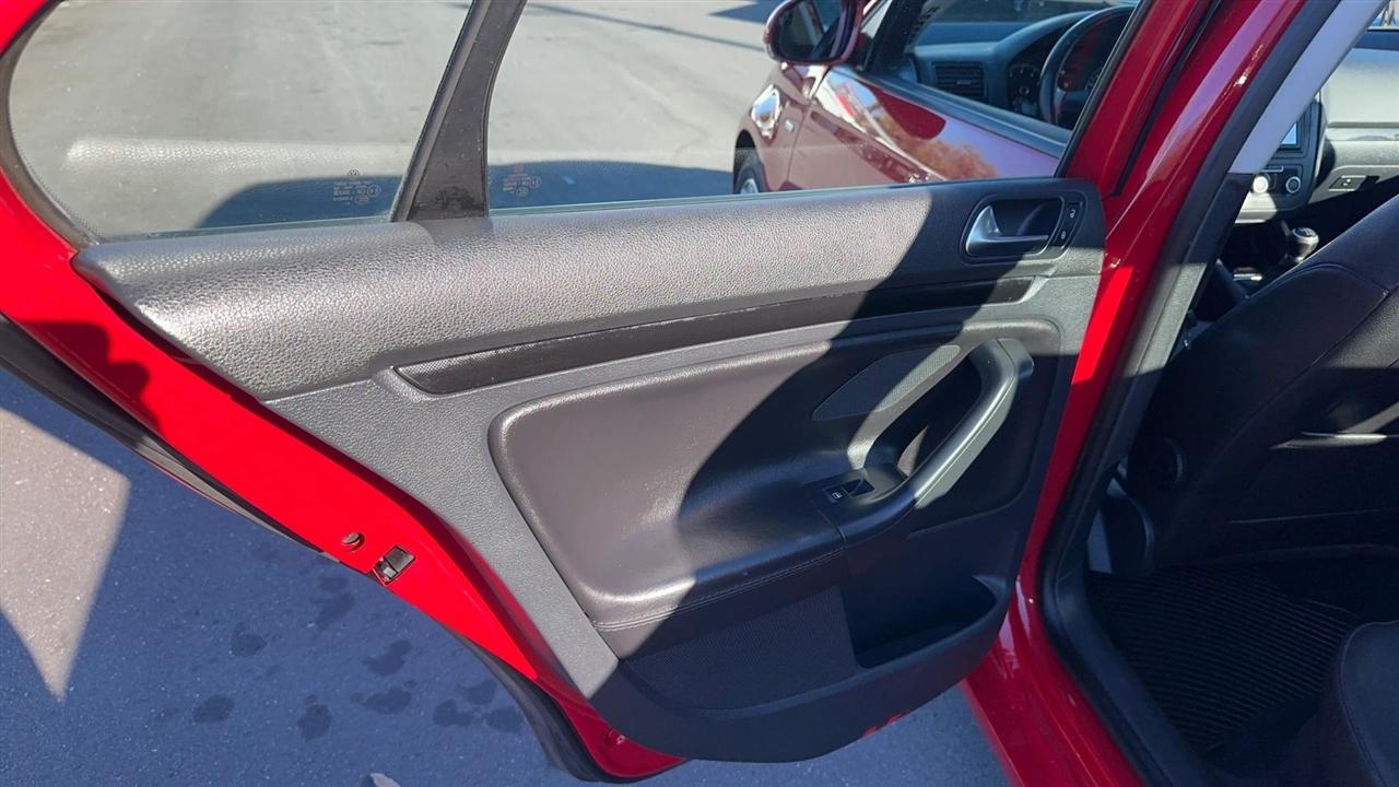 Volkswagen Jetta Sedan 4dr DSG Wolfsburg PZEV 2010