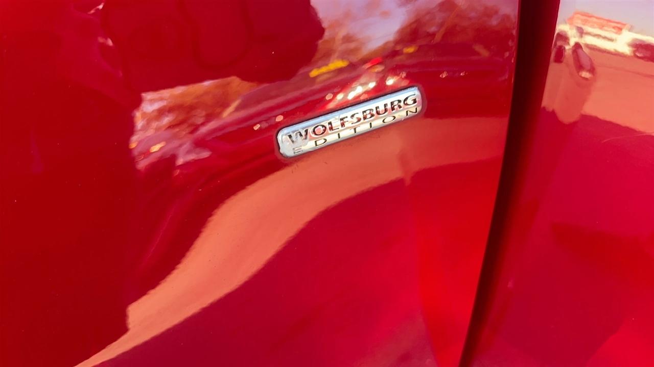 Volkswagen Jetta Sedan 4dr DSG Wolfsburg PZEV 2010