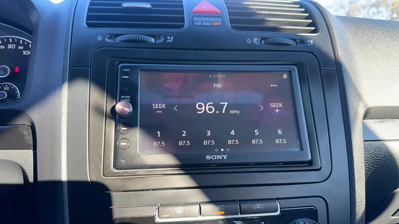 Volkswagen Jetta Sedan 4dr DSG Wolfsburg PZEV 2010