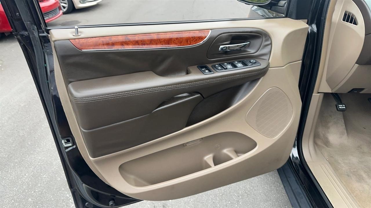 Chrysler Town & Country 4dr Wgn Touring 2016