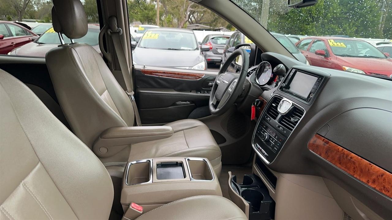 Chrysler Town & Country 4dr Wgn Touring 2016