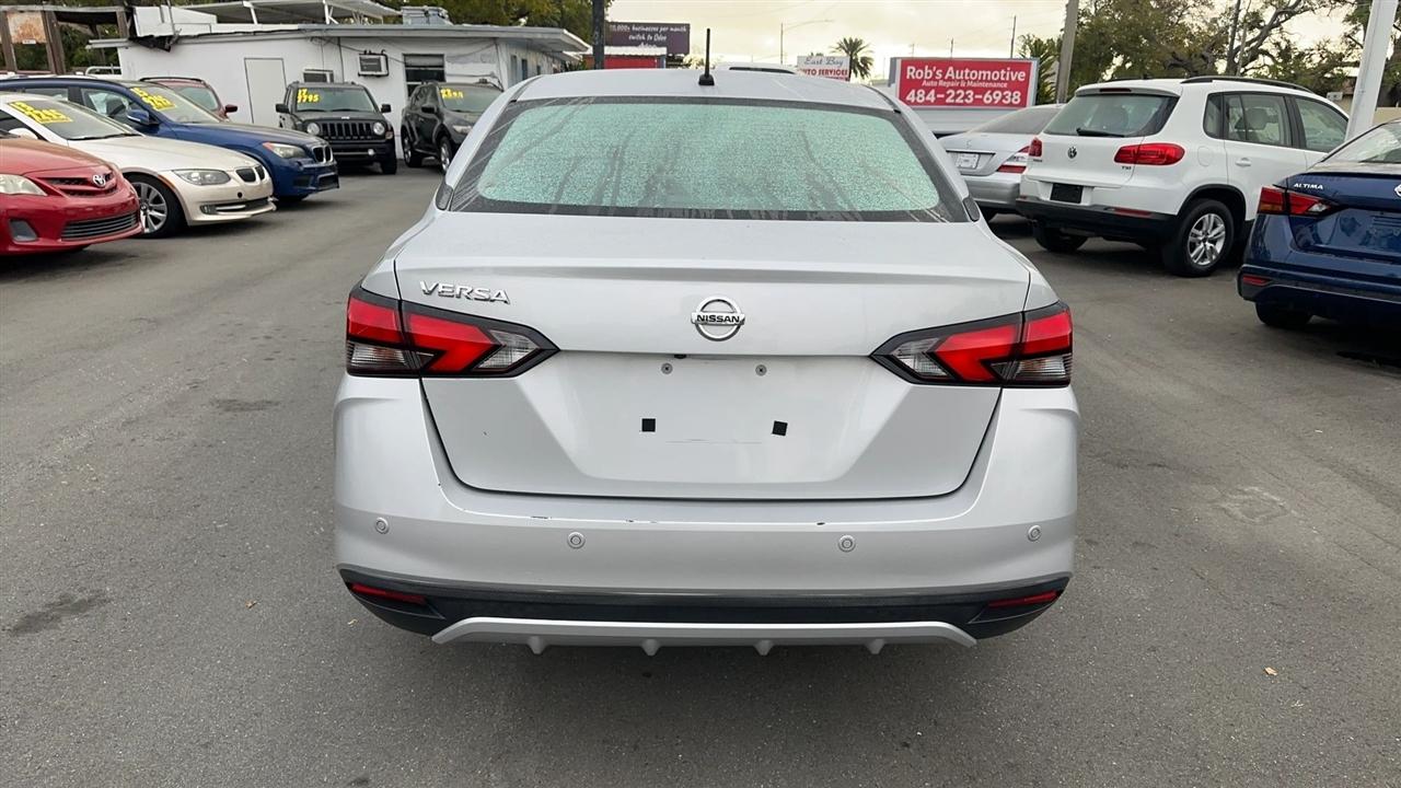 Nissan Versa S CVT 2021