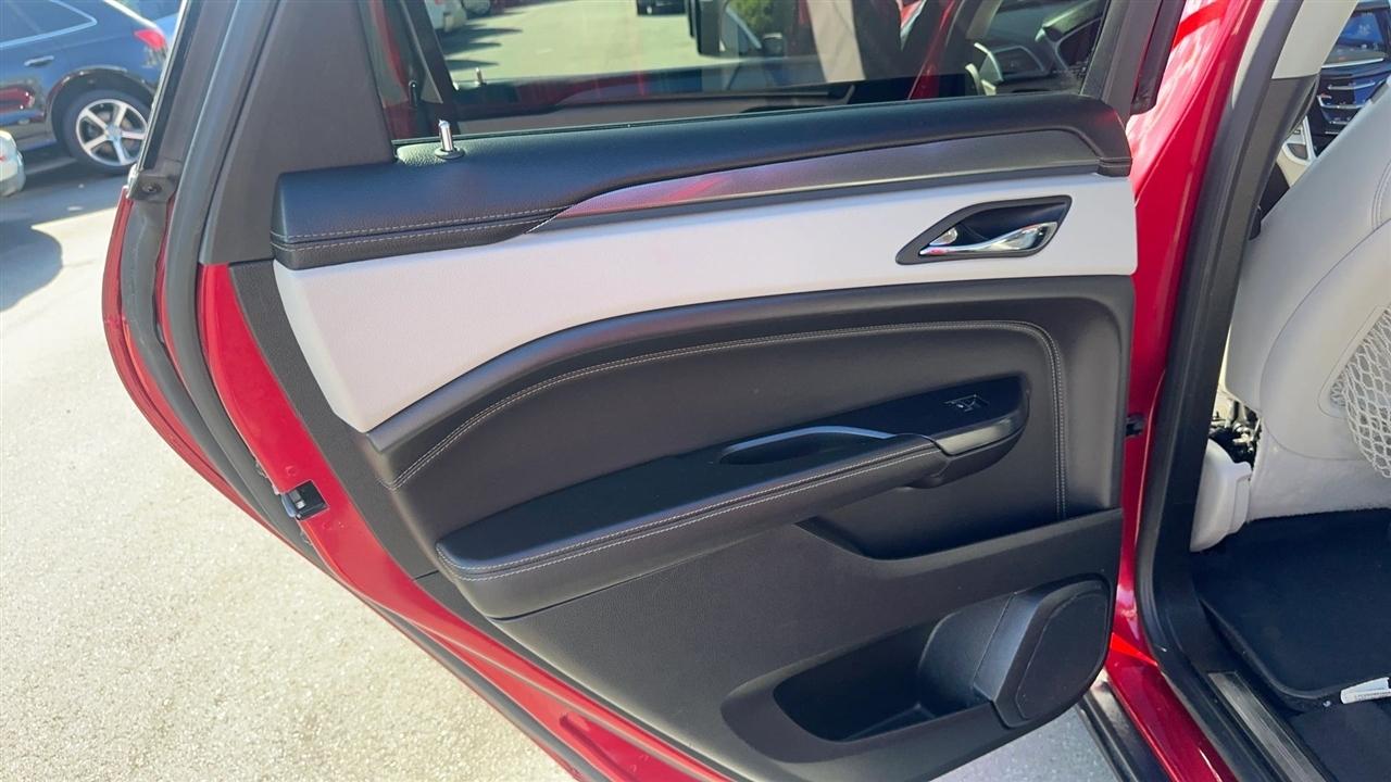 Cadillac SRX FWD 4dr Base 2016