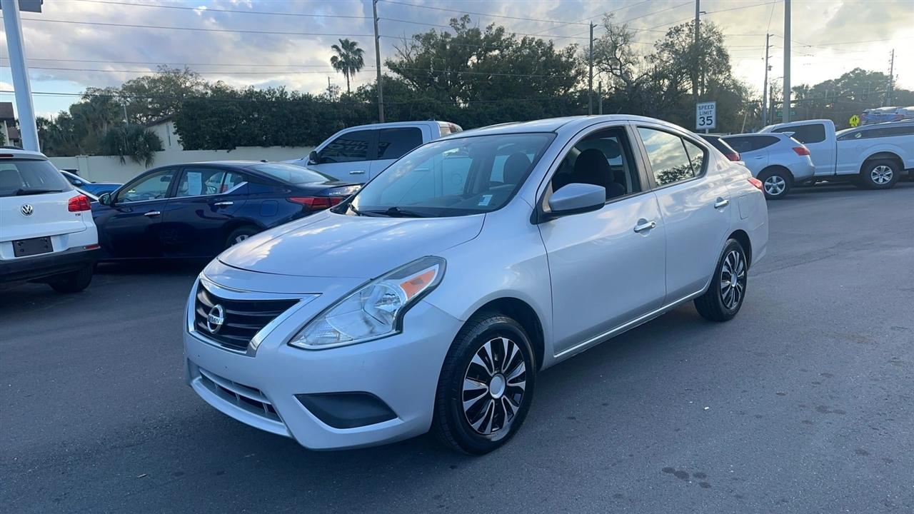 Nissan Versa Sedan SV CVT 2018