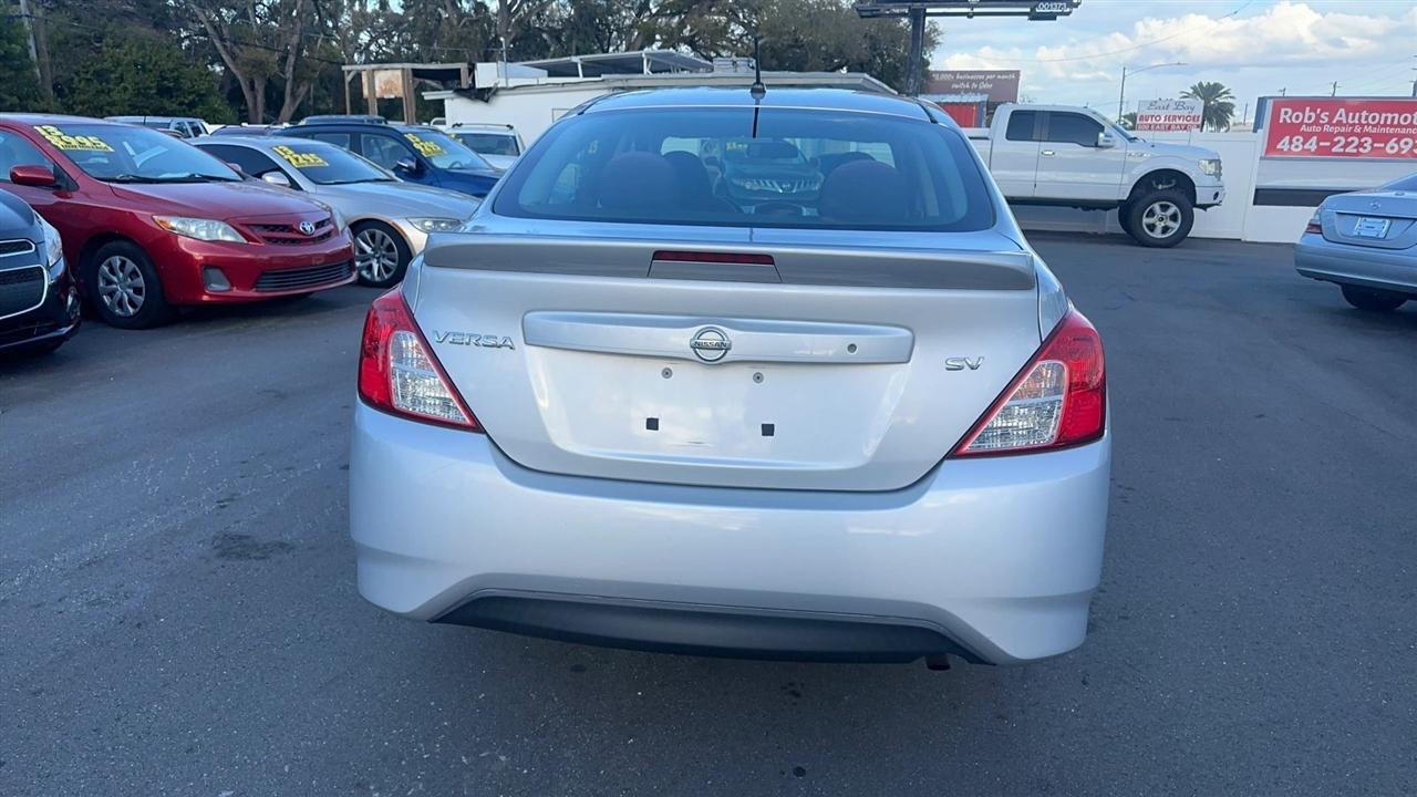 Nissan Versa Sedan SV CVT 2018