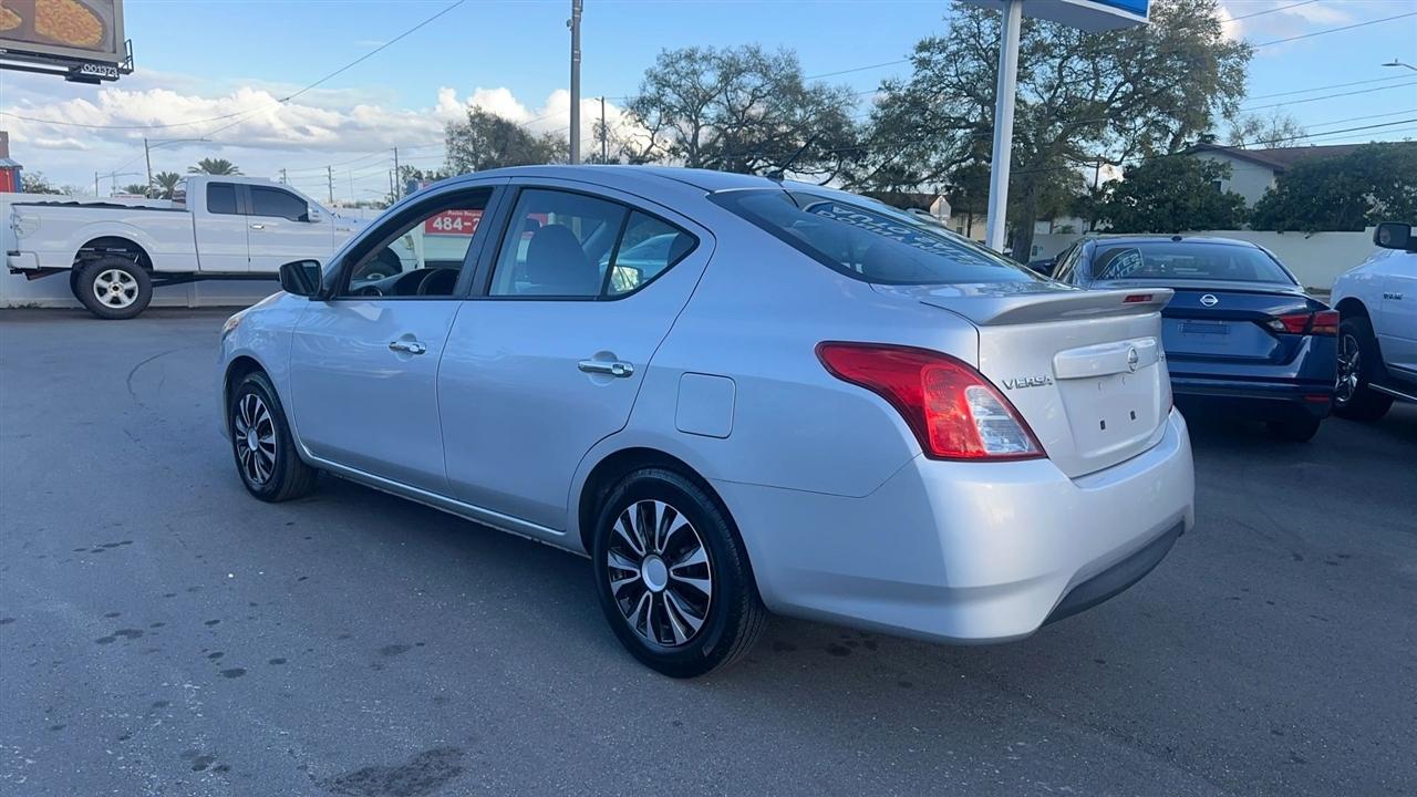 Nissan Versa Sedan SV CVT 2018