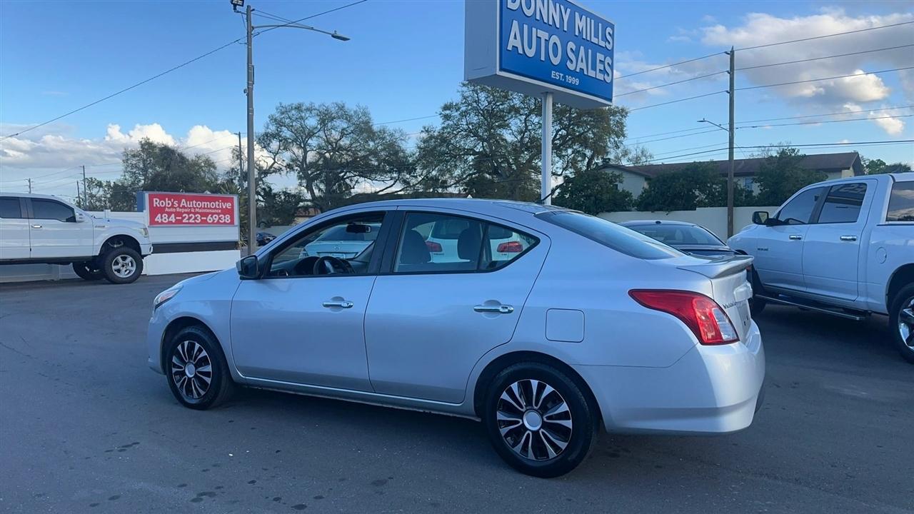 Nissan Versa Sedan SV CVT 2018
