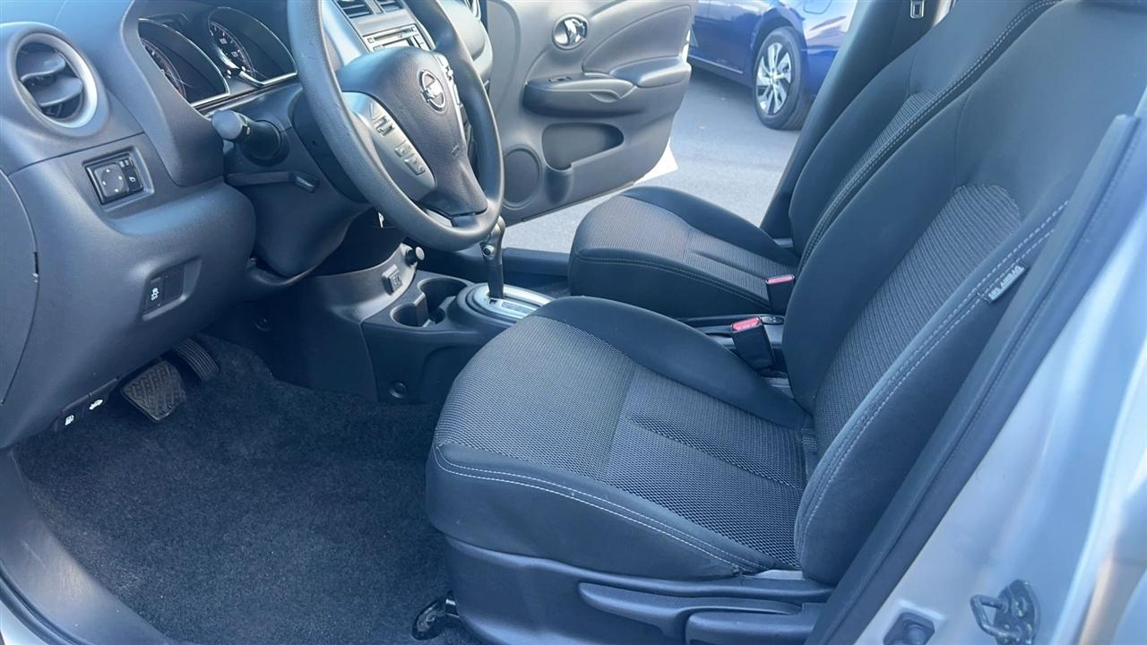 Nissan Versa Sedan SV CVT 2018