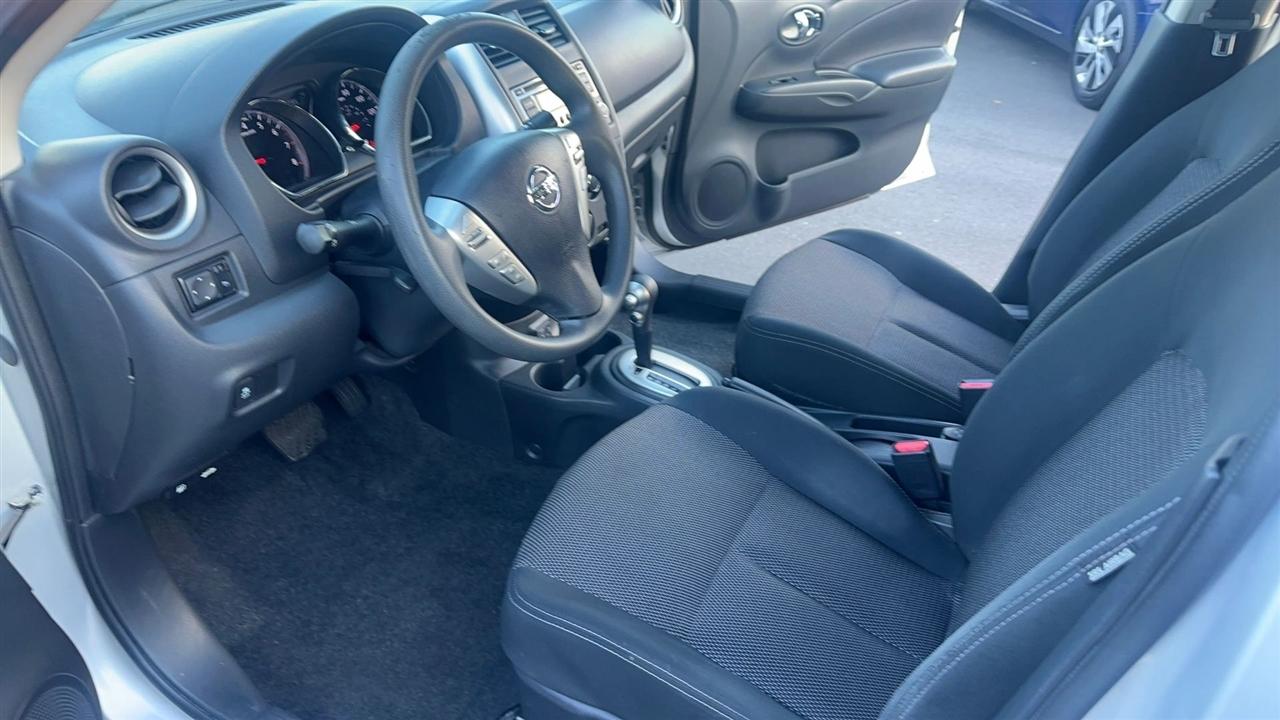 Nissan Versa Sedan SV CVT 2018