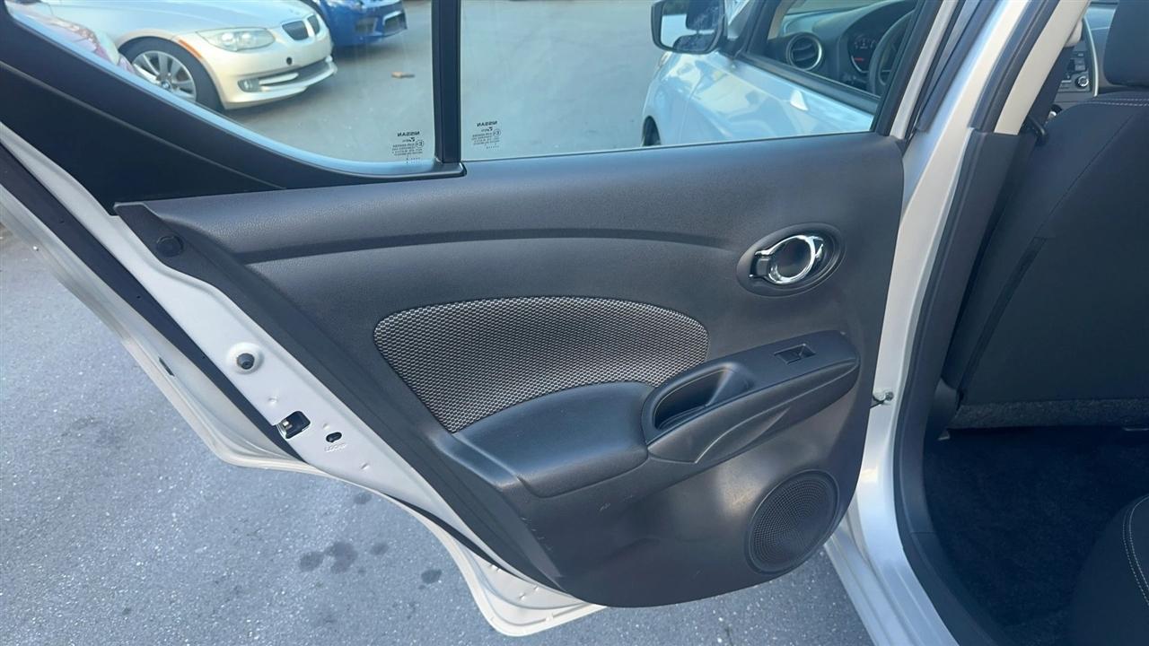 Nissan Versa Sedan SV CVT 2018