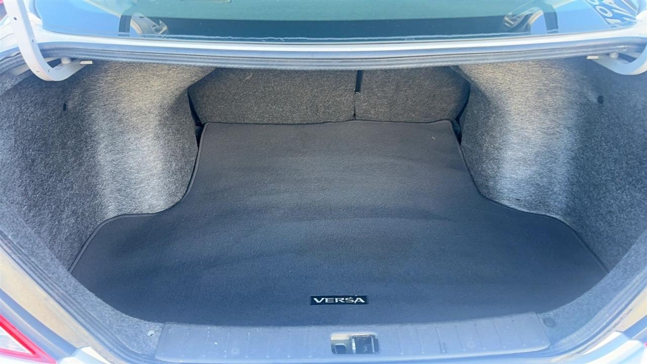 Nissan Versa Sedan SV CVT 2018