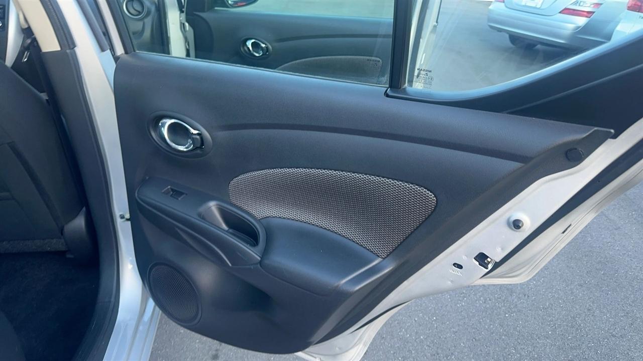 Nissan Versa Sedan SV CVT 2018