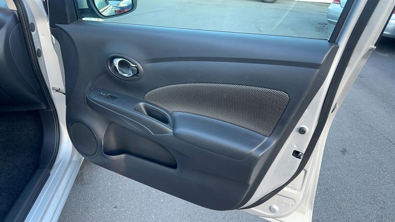 Nissan Versa Sedan SV CVT 2018