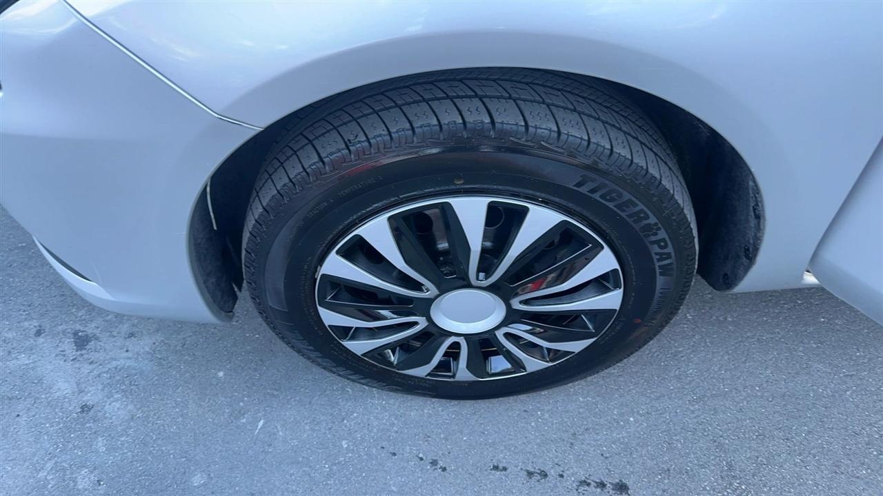 Nissan Versa Sedan SV CVT 2018