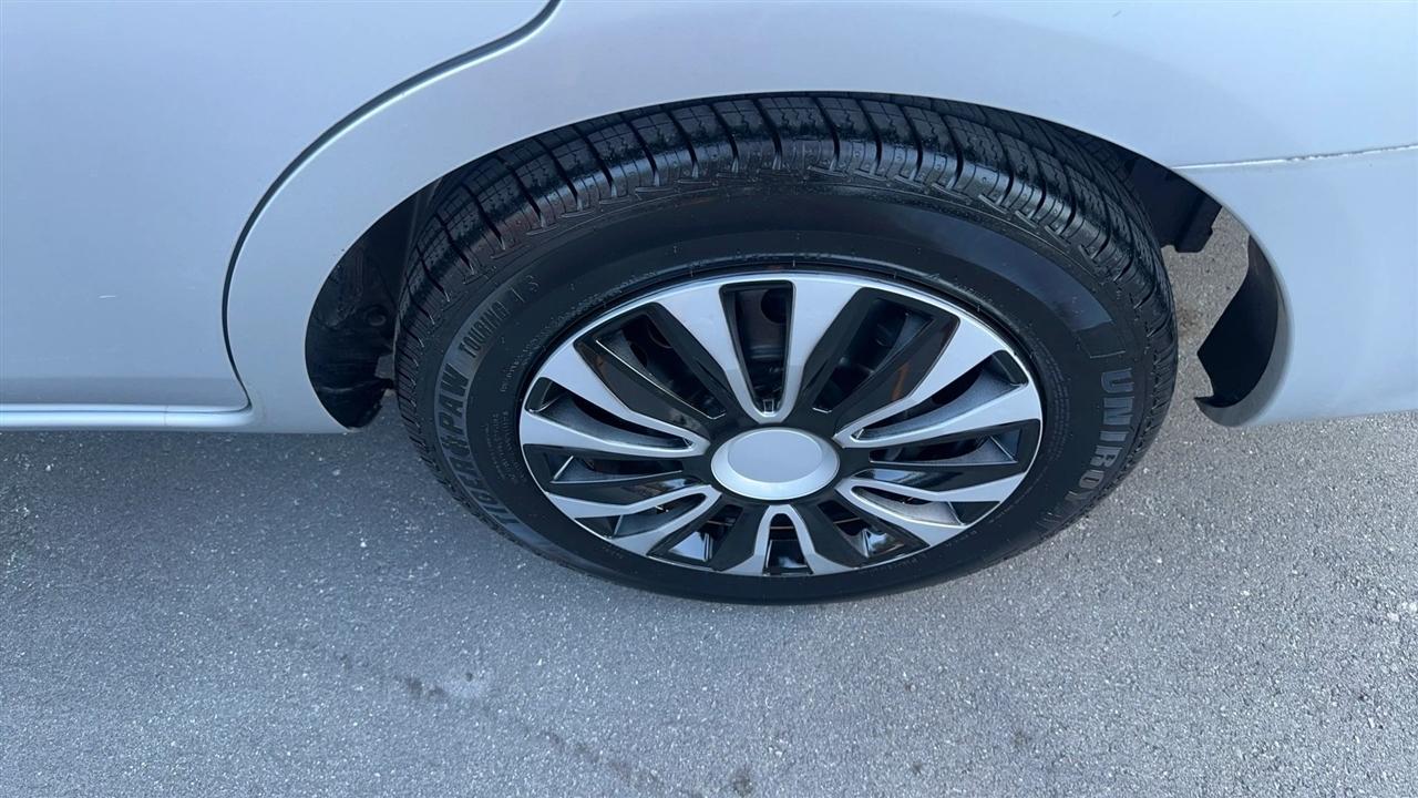 Nissan Versa Sedan SV CVT 2018