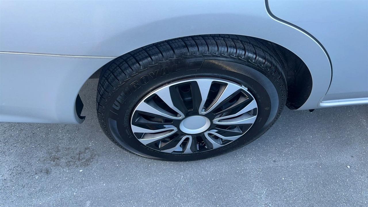 Nissan Versa Sedan SV CVT 2018