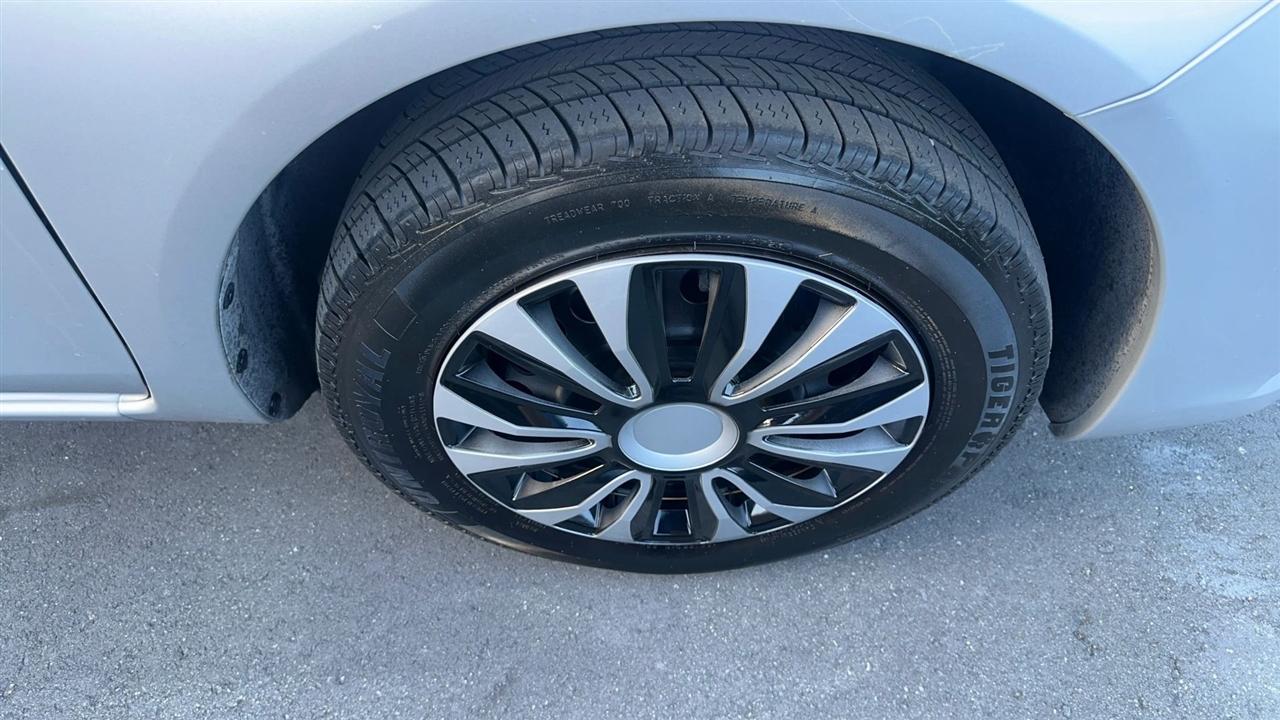 Nissan Versa Sedan SV CVT 2018