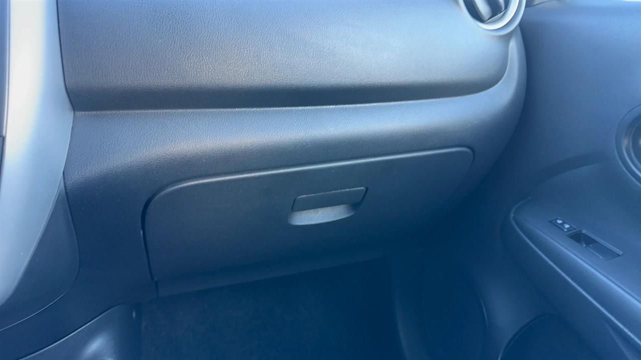 Nissan Versa Sedan SV CVT 2018