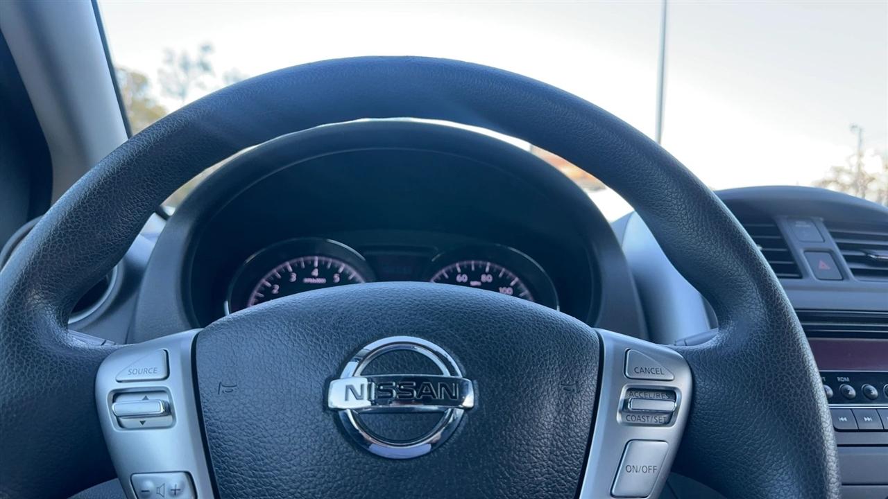 Nissan Versa Sedan SV CVT 2018