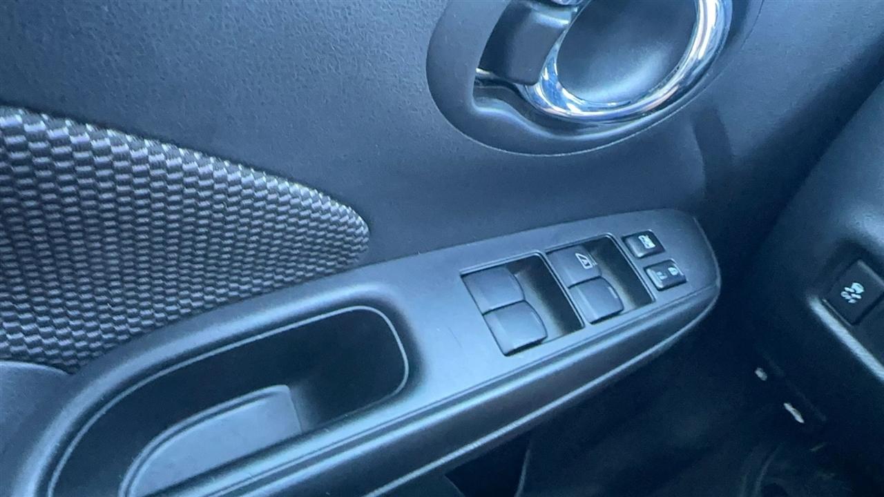 Nissan Versa Sedan SV CVT 2018