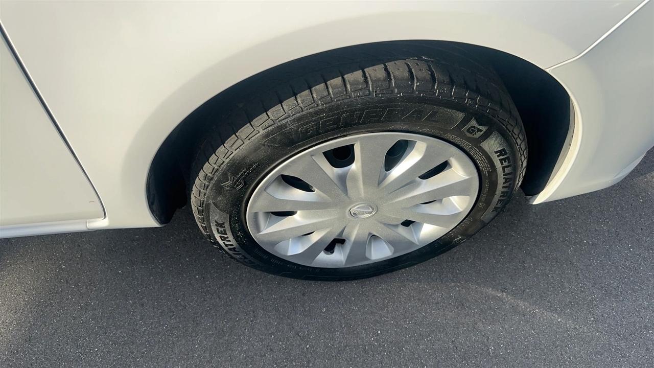 Nissan Versa Sedan SV CVT 2019