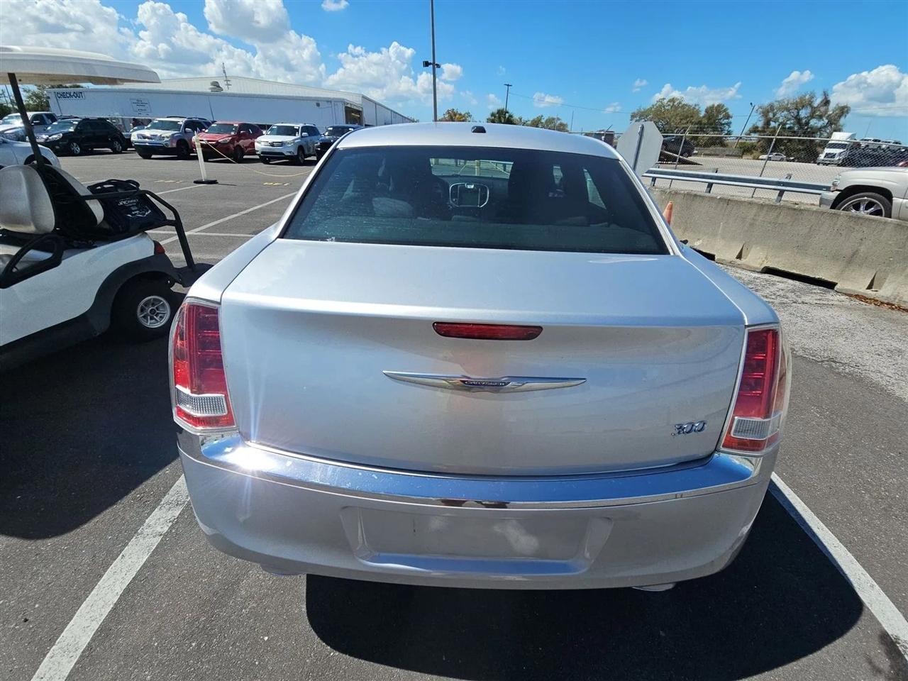 Chrysler 300 4dr Sdn V6 RWD 2012