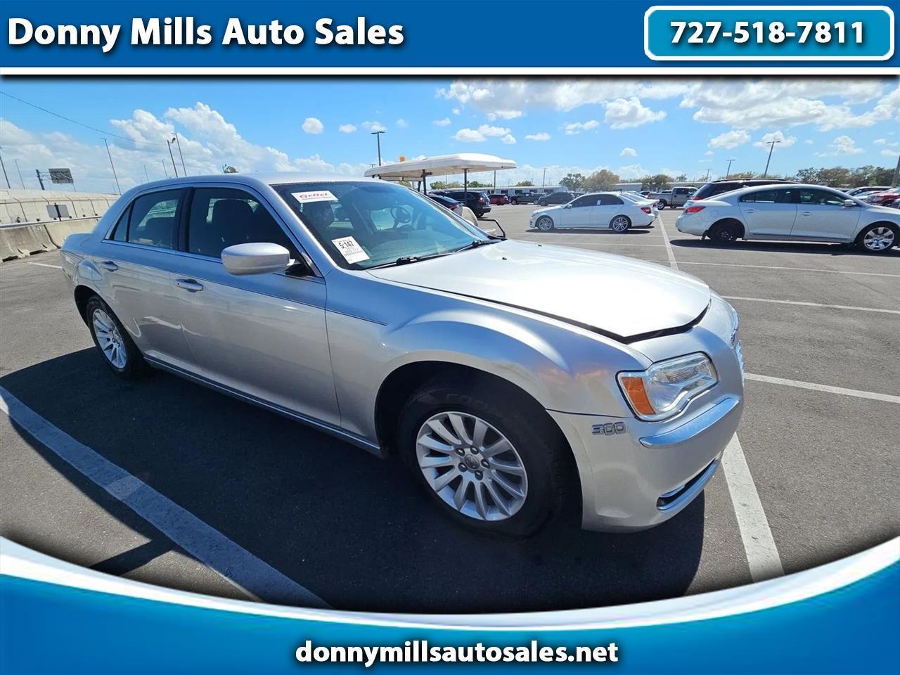 Chrysler 300 4dr Sdn V6 RWD 2012