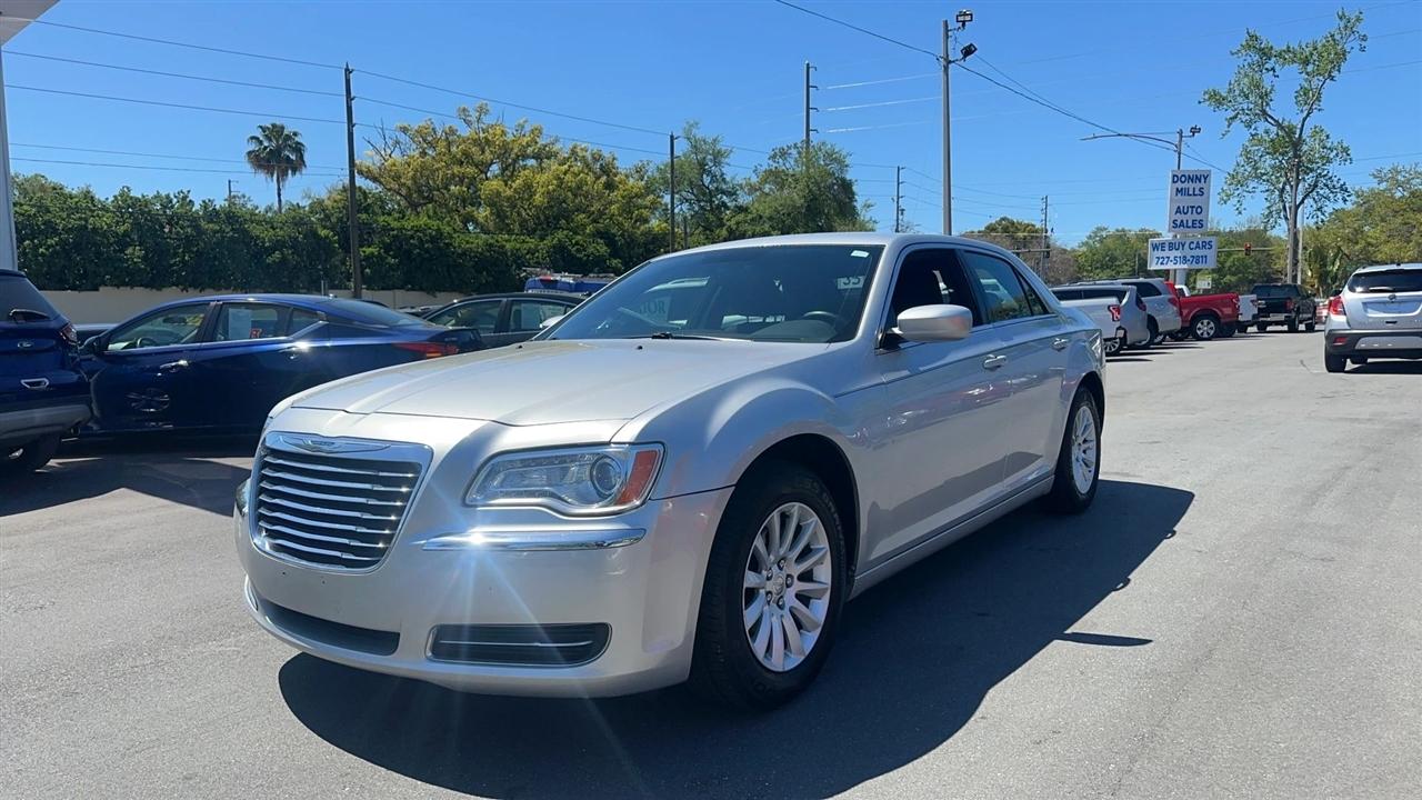 Chrysler 300 4dr Sdn V6 RWD 2012