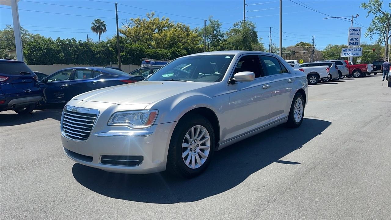 Chrysler 300 4dr Sdn V6 RWD 2012