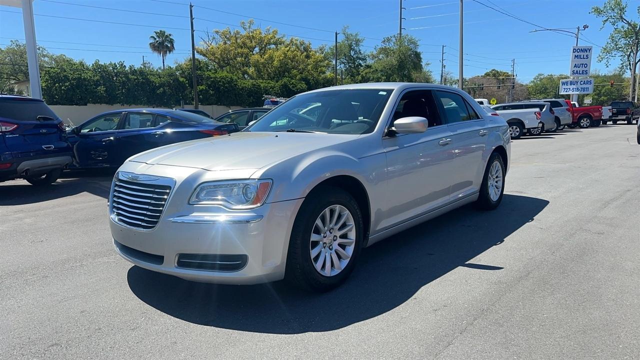 Chrysler 300 4dr Sdn V6 RWD 2012
