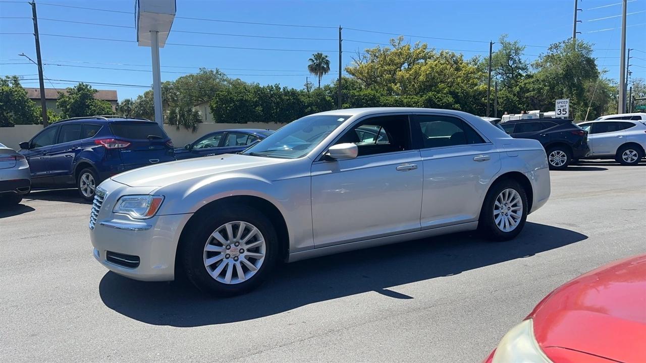 Chrysler 300 4dr Sdn V6 RWD 2012