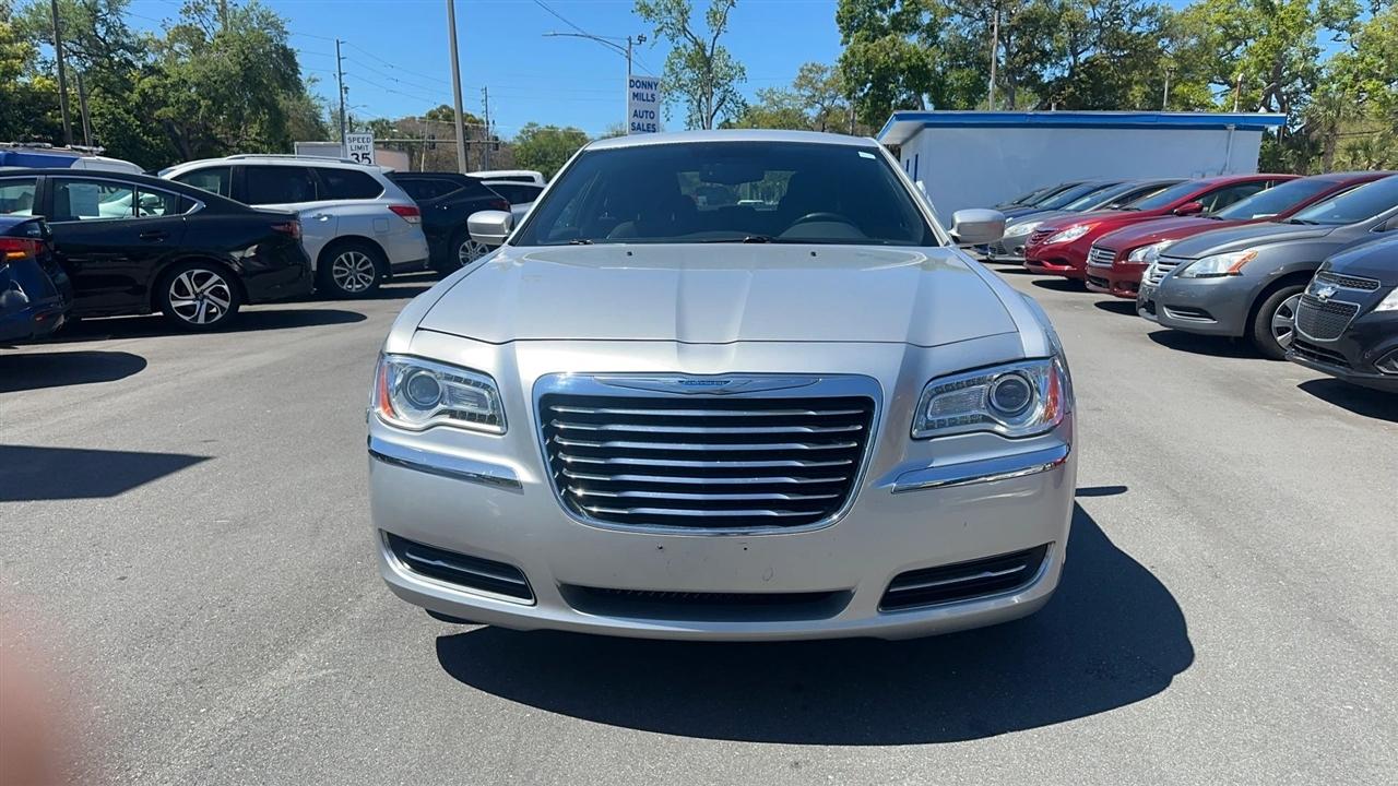 Chrysler 300 4dr Sdn V6 RWD 2012