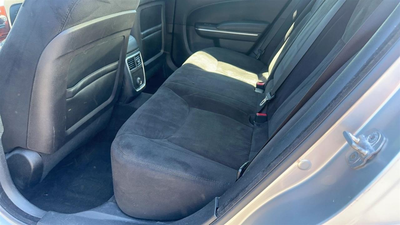 Chrysler 300 4dr Sdn V6 RWD 2012