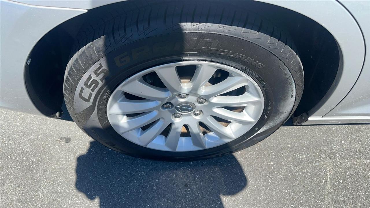 Chrysler 300 4dr Sdn V6 RWD 2012