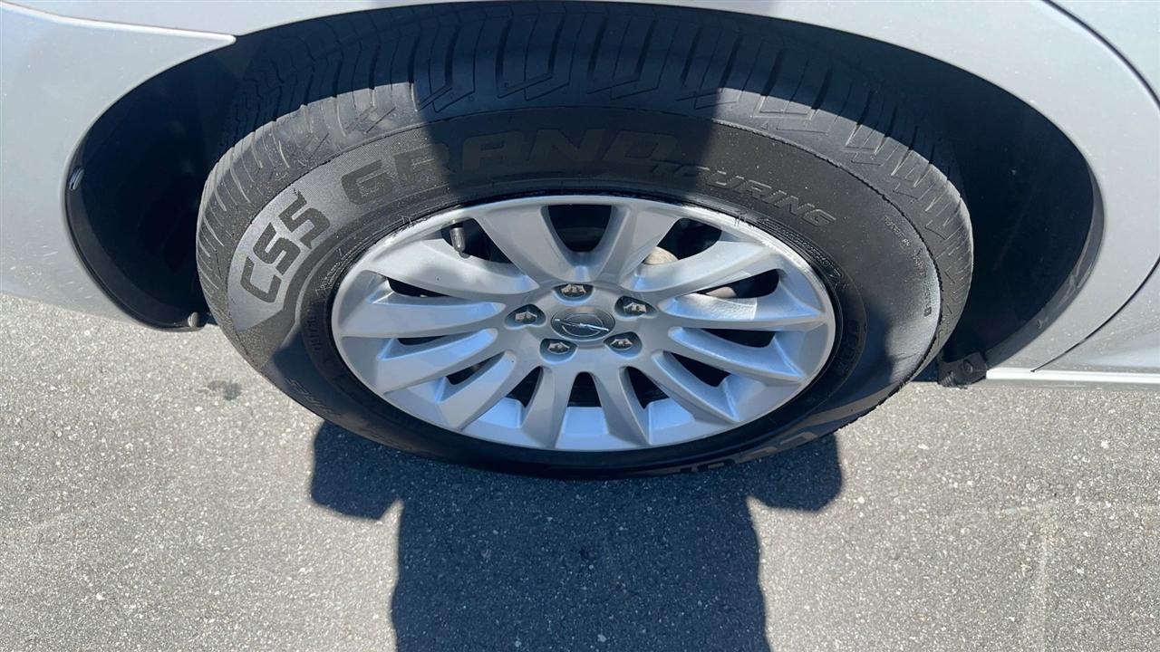 Chrysler 300 4dr Sdn V6 RWD 2012