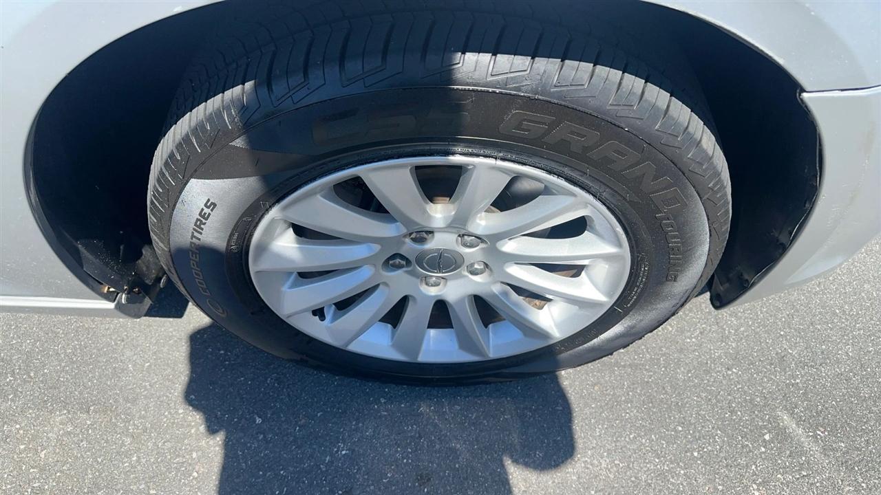 Chrysler 300 4dr Sdn V6 RWD 2012