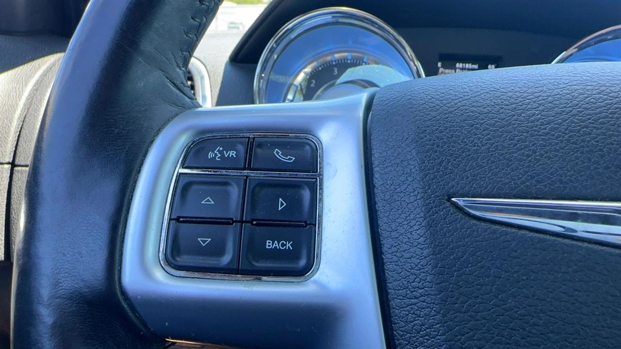 Chrysler 300 4dr Sdn V6 RWD 2012