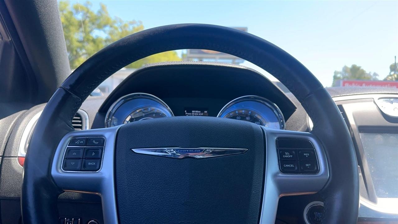 Chrysler 300 4dr Sdn V6 RWD 2012