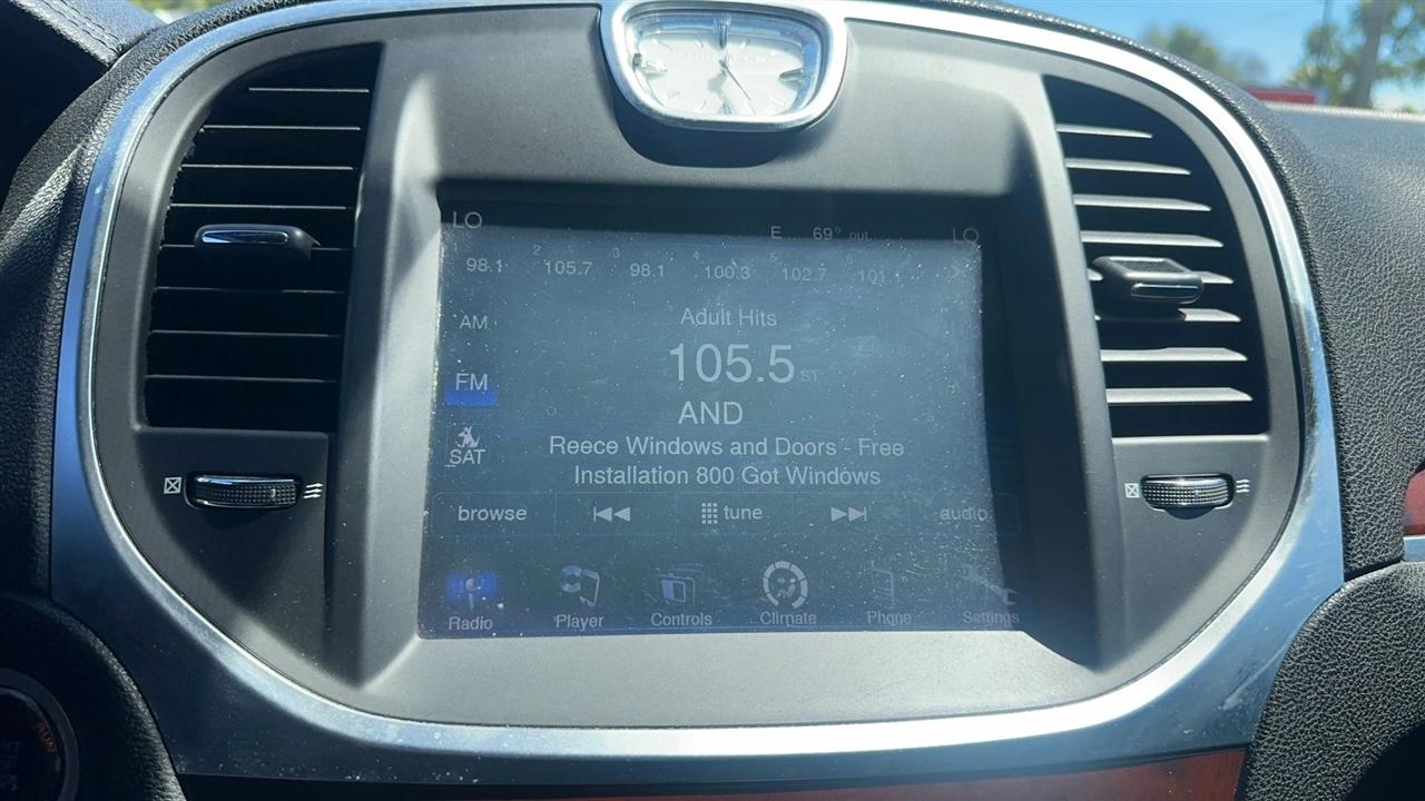 Chrysler 300 4dr Sdn V6 RWD 2012