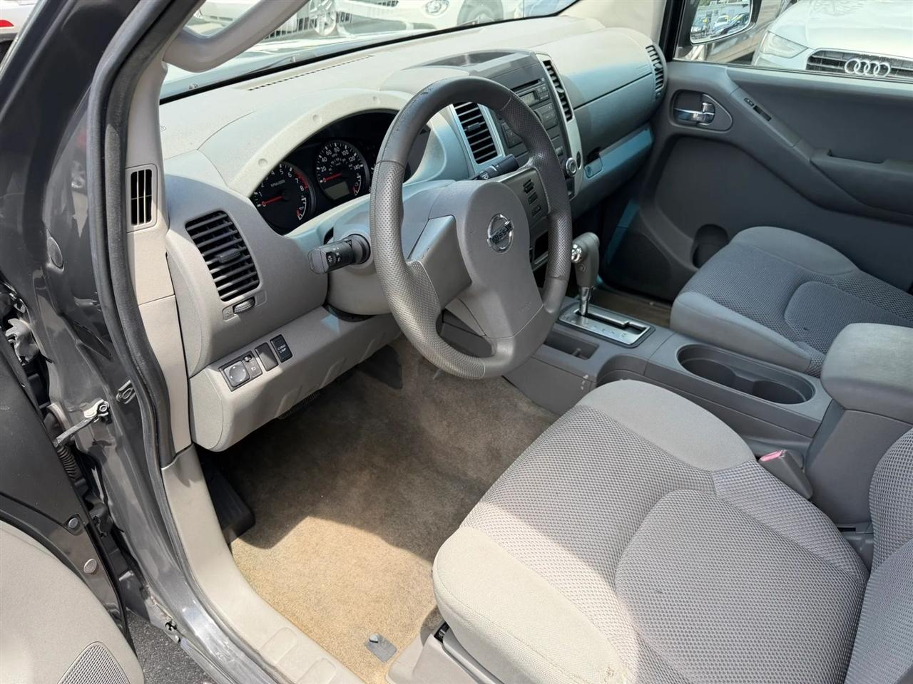Nissan Frontier  2010