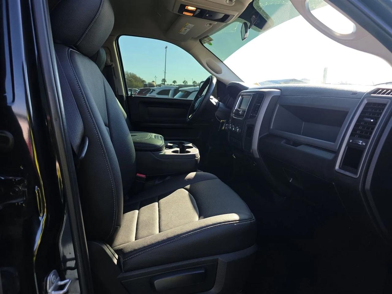 RAM 1500 Express 4x2 Quad Cab 6'4" Box 2018