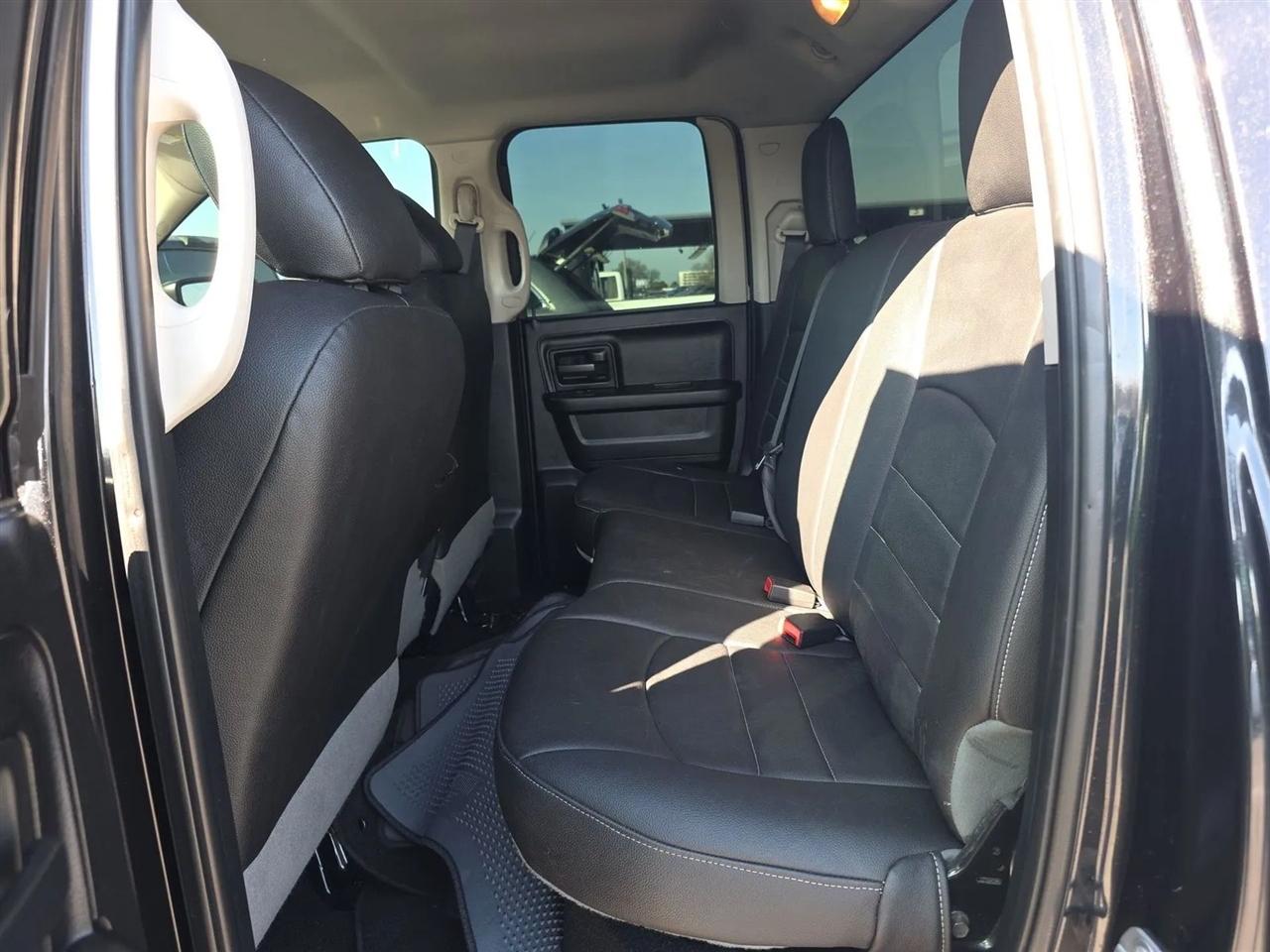 RAM 1500 Express 4x2 Quad Cab 6'4" Box 2018