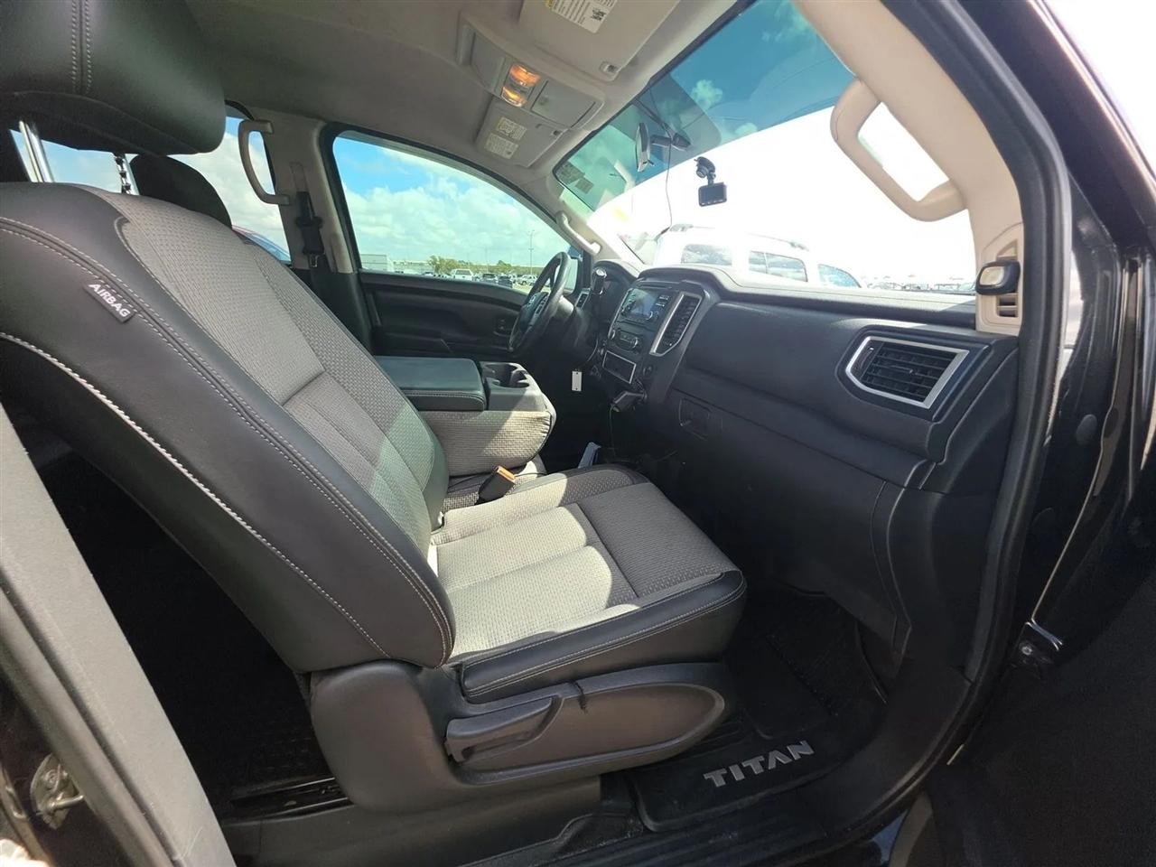 Nissan Titan 4x4 Crew Cab S 2017