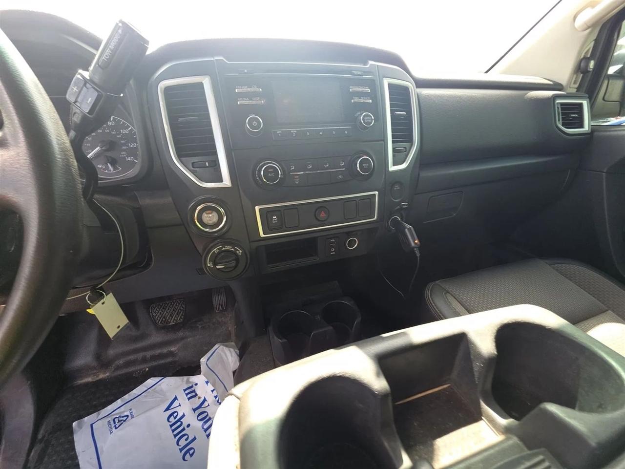 Nissan Titan 4x4 Crew Cab S 2017