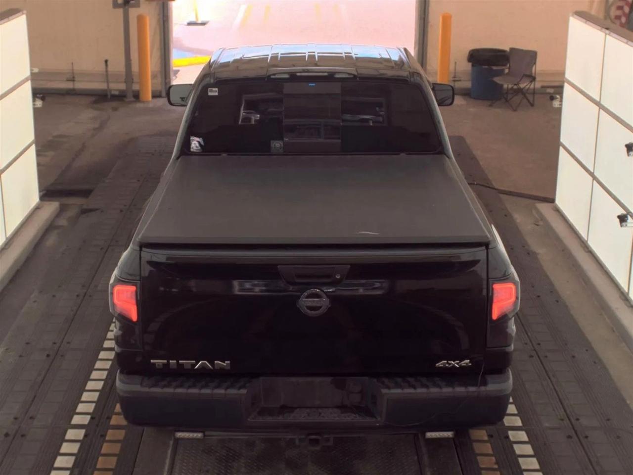 Nissan Titan 4x4 Crew Cab S 2017