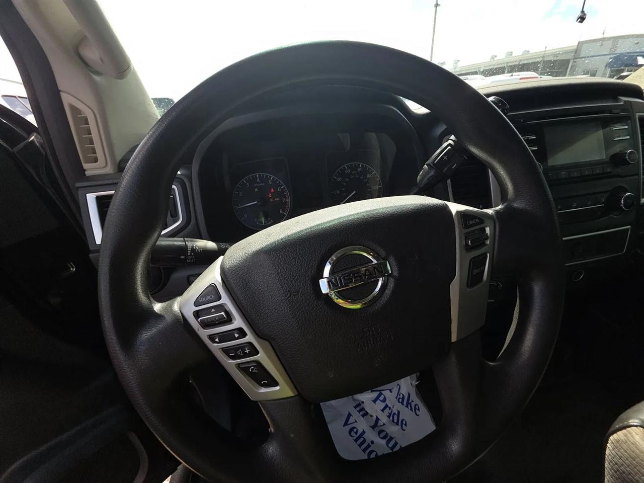 Nissan Titan 4x4 Crew Cab S 2017